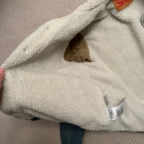 Levi Sherpa mens large jacket, barely used. - Picture 4 of 5